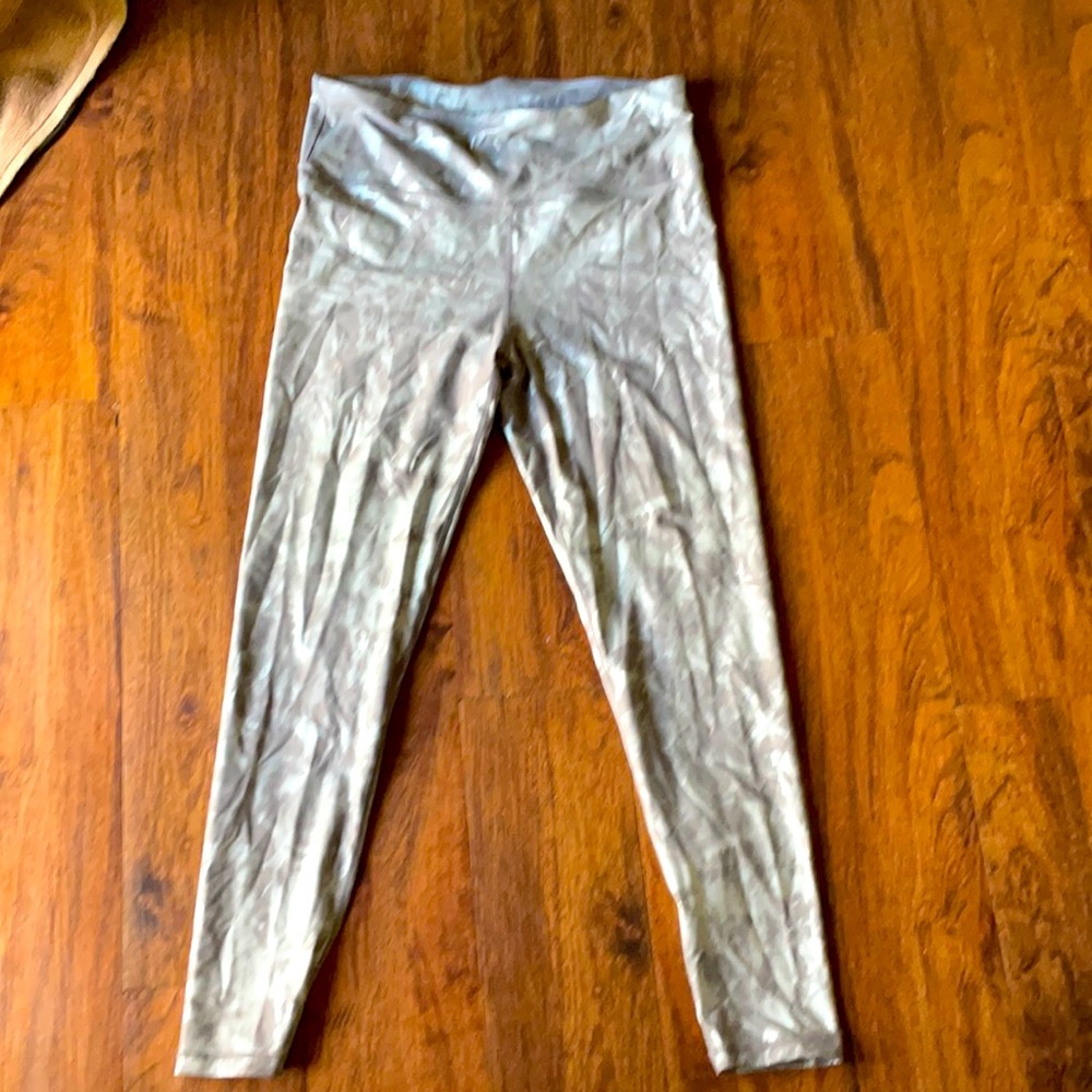 SAVVI shiny fun crop athletic wear